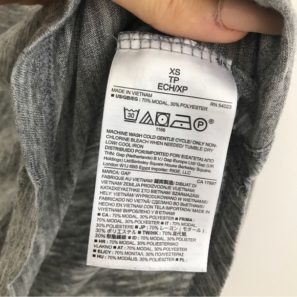 Gap maternity soft gray long sleeve v neck top - Picture 3 of 4